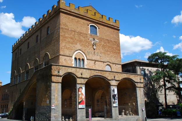 Orvieto Cathedral square, Palazzo Papale